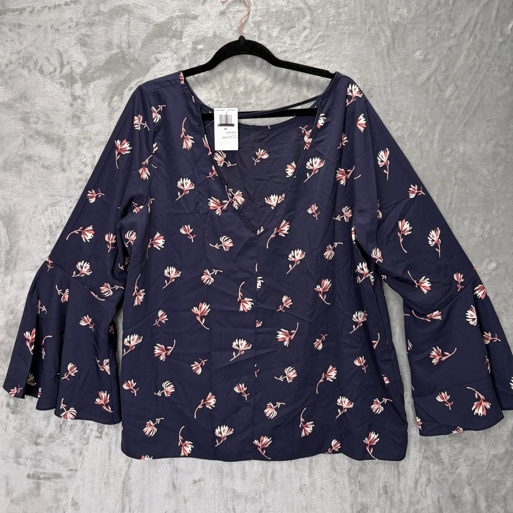 NWT Soprano Womens Floral Top Flare Sleeve V Back Size 2X Boho Cottage Feminine - Picture 1 of 10